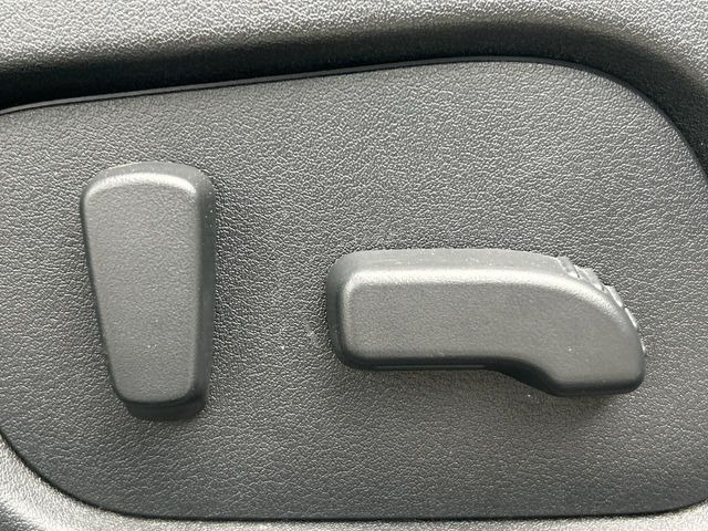 【パワーシート】スイッチ一つで簡単にシートの微調整が可能!電動だから力もいりません!快適なシートポジションにセットして、快適なドライブをお楽しみください。