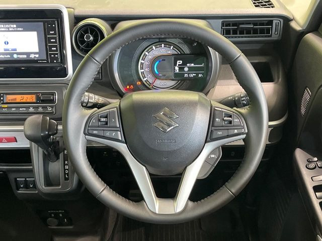 【純正革巻きステアリング】上質な革を使用することで、手にしっかり馴染みとても運転しやすいハンドルです♪