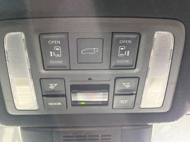 【両側パワースライドドア】スマートキーや運転席のスイッチで後席両側スライドドアの開閉が可能♪電動だから力を入れてドアを開ける必要が無く、小さなお子様でも簡単に開け閉めでき快適です♪