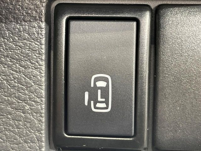 【パワースライドドア】スマートキーや運転席のスイッチでスライドドアの開閉が可能♪電動だから力を入れてドアを開ける必要が無く、小さいお子様でも、重い荷物を持っている時もラクに開け閉めできます♪