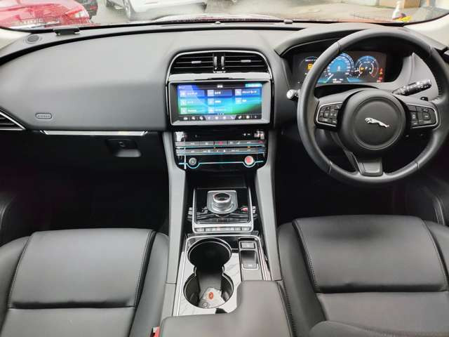 Fペイス20d ピュア 4WD