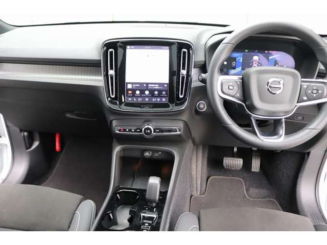 XC40ウルトラ B4 AWD 4WD