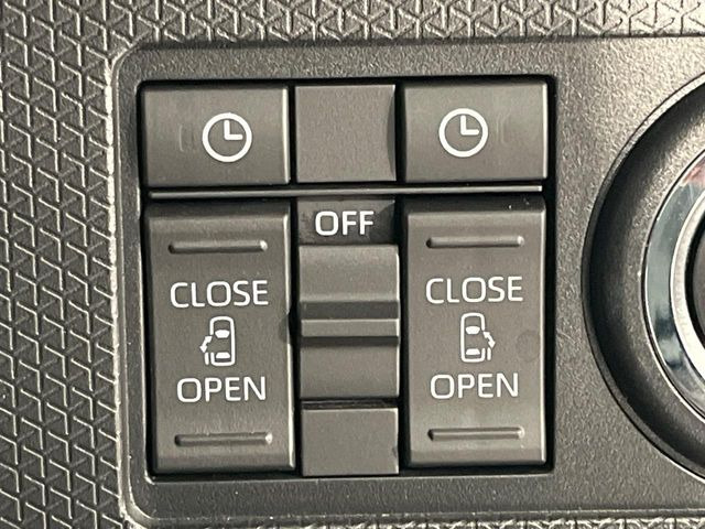 【両側パワースライドドア】スマートキーや運転席のスイッチで後席両側スライドドアの開閉が可能♪電動だから力を入れてドアを開ける必要が無く、小さなお子様でも簡単に開け閉めでき快適です♪