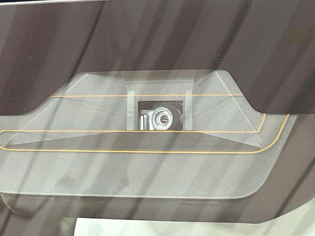 【スズキ セーフティサポート】走行中に前方の車両等を認識し、衝突しそうな時は警報とブレーキで衝突回避と被害軽減をアシスト。より安全にドライブをお楽しみいただけます。