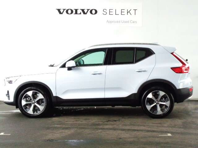 XC40ウルトラ B4 AWD 4WD