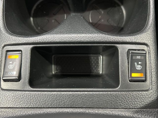 【シートヒーター】寒い日に重宝するシートヒーター!エアコンより早く温まってくれるので寒がりの人も安心ですね♪エアコンの温風は乾燥するから苦手、という方にもをおすすめです。