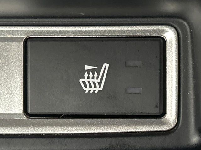 【シートヒーター】寒い日に重宝するシートヒーター!エアコンより早く温まってくれるので寒がりの人も安心ですね♪エアコンの温風は乾燥するから苦手、という方にもをおすすめです。