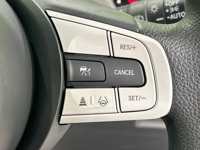 【アダプティブクルーズコントロール】高速道路での長距離走行が楽に!!自動で速度を保つクルーズコントロールが、衝突軽減システムと連携し、前方の車両を感知して車間を保つように速度調節してくれます!!