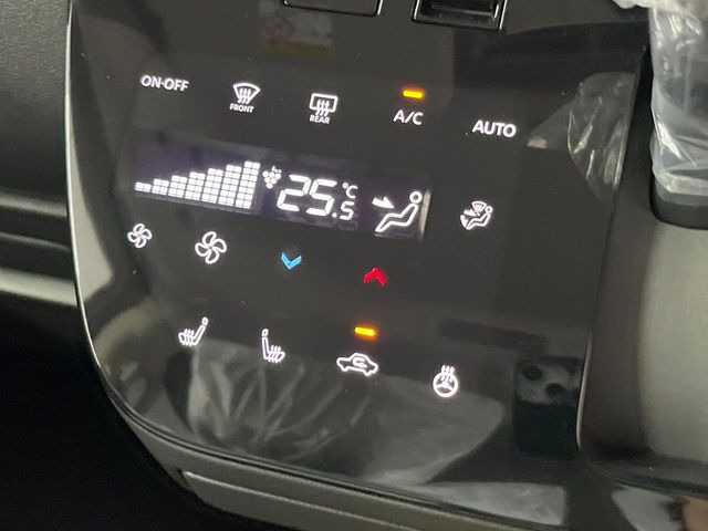 【シートヒーター】寒い日に重宝するシートヒーター!エアコンより早く温まってくれるので寒がりの人も安心ですね♪エアコンの温風は乾燥するから苦手、という方にもをおすすめです。