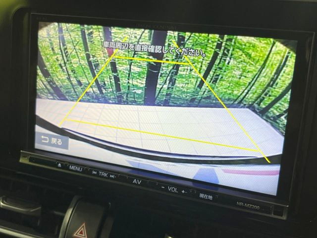 【バックカメラ】駐車時に後方がリアルタイム映像で確認できます。大型商業施設や立体駐車場での駐車時や、夜間のバック時に大活躍!運転スキルに関わらず、今や必須となった装備のひとつです!