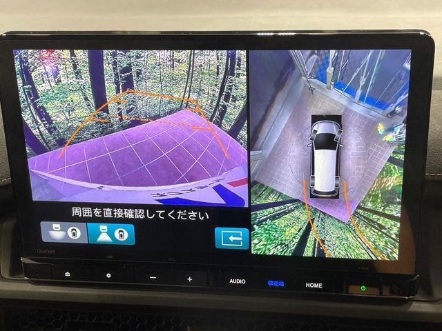 【マルチビューカメラシステム】専用のカメラにより、上から見下ろしたような視点で360度クルマの周囲を確認することができます☆死角部分も確認しやすく、狭い場所での切り返しや駐車もスムーズに行えます。