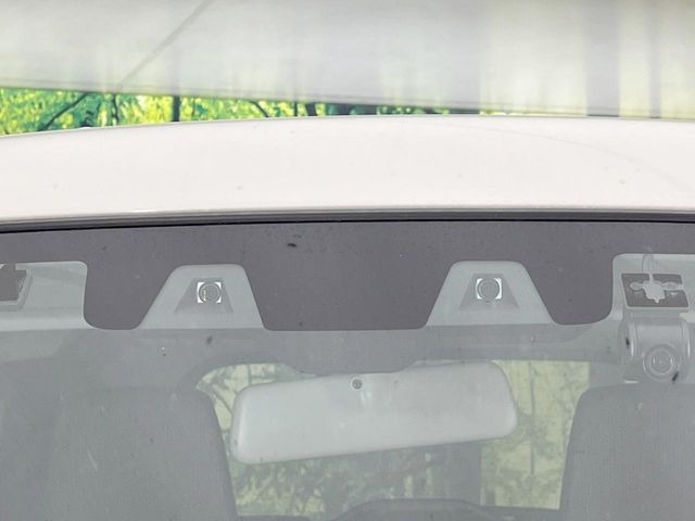 【スズキ セーフティサポート】走行中に前方の車両等を認識し、衝突しそうな時は警報とブレーキで衝突回避と被害軽減をアシスト。より安全にドライブをお楽しみいただけます。
