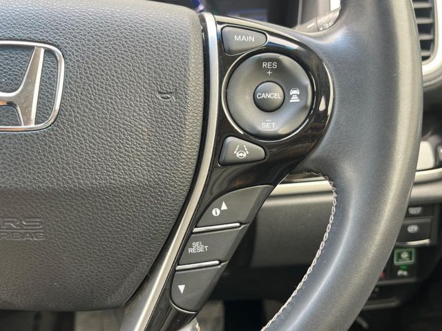 【アダプティブクルーズコントロール】高速道路での長距離走行が楽に!!自動で速度を保つクルーズコントロールが、衝突軽減システムと連携し、前方の車両を感知して車間を保つように速度調節してくれます!!