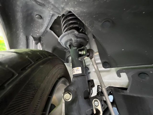 お車を安心してお乗りいただく為には、足回りの定期点検が欠かせません。サービスサポート(有償保証)では無料点検もご提供しており、安心のカーライフをお過ごしいただけるサポート体制が整っています。