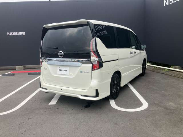 セレナ1.2 e-POWER ハイウェイスターV アーバンクロム