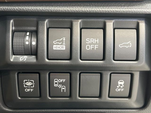 【パワーバックドア】スマートキーや運転席のボタンを押すだけでリアゲートが自動で開閉します!荷物を持っている時や、高い位置にあるバックドアを閉める際に便利な機能です♪