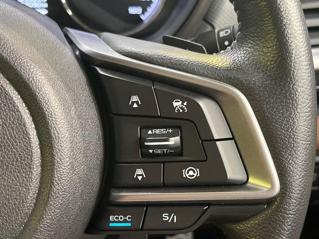 【全車速追従機能付クルーズコントロール】高速道路での長距離走行が楽に!!自動で速度を保つクルーズコントロールが、衝突軽減システムと連携し、前方の車両を感知して車間を保つように速度調節してくれます!!