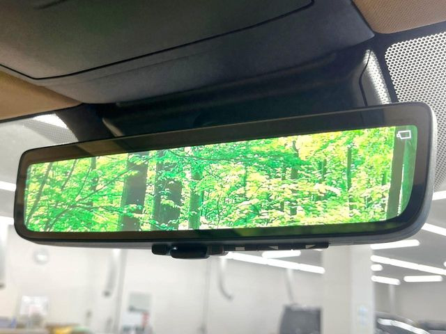 【デジタルインナーミラー】後席の大きな荷物や同乗者で後方が確認しづらい時でも安心!カメラが撮影した車両後方の映像をルームミラー内に表示。クリアな視界で状況の確認が可能です!