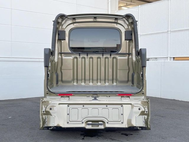 後席を格納すると、これだけの広さが!シーンに合わせたシートアレンジで、大きな荷物も積むことが出来ます♪