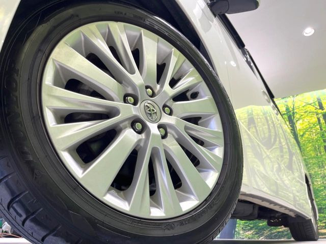 �y����18�C���`�A���~�z�C�[���z�O�ςɃ}�b�`���������A���~�z�C�[���𑕒����Ă���܂��B�e��ЊO�A���~�z�C�[����A�X�^�b�h���X�^�C�����戵�����Ă���܂��B���񂲑��k����������
