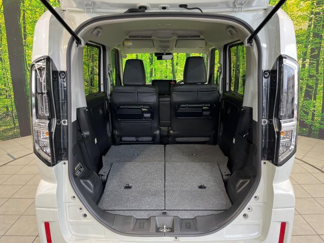 普段のお買い物や通勤、送迎等に十分な荷室スペースを確保しております。セカンドシートを倒すと、大きな荷物の積載も可能です♪