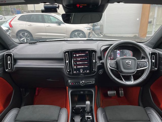 XC40B4 AWD Rデザイン 4WD