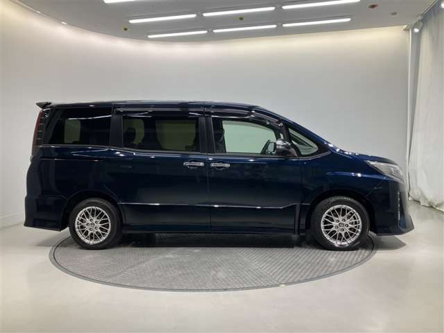 ノア1.8 ハイブリッド Si W×B II