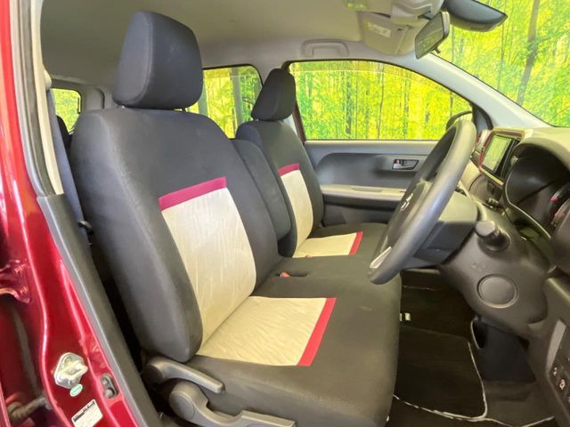運転席シート廻りは使用感も少なく、良好な状態となっています。前オーナー様が丁寧に使っていたことがよくわかりますね。