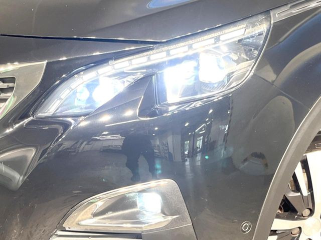 ●LEDヘッドライト:夜間走行時も良好な視界を確保し安心して運転できる高輝度LEDヘッドライトを装備!点灯速度が早く、消費電力も抑えられています。