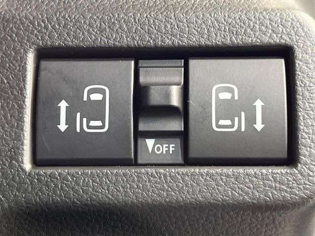 【両側パワースライドドア】スマートキーや運転席のスイッチで後席両側スライドドアの開閉が可能♪電動だから力を入れてドアを開ける必要が無く、小さなお子様でも簡単に開け閉めでき快適です♪