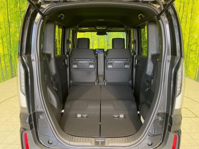 普段のお買い物や通勤、送迎等に十分な荷室スペースを確保しております。セカンドシートを倒すと、大きな荷物の積載も可能です♪