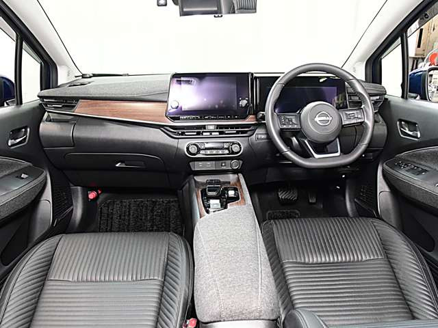 ノートオーラ1.2 G FOUR レザーエディション 4WD