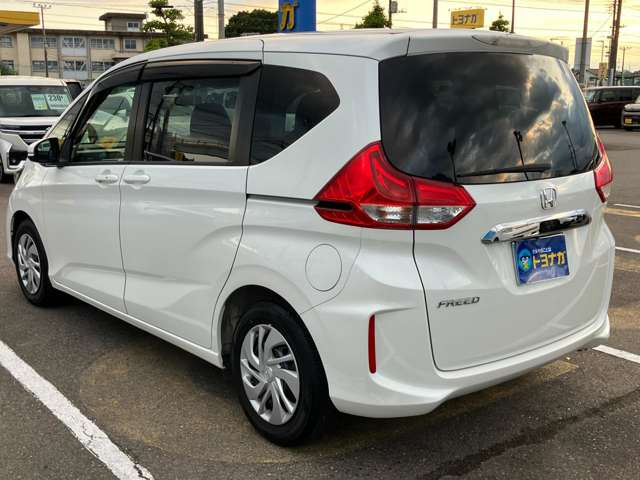 雹による凹みがありますが、その分価格がお買い求めやすくなっております。状態は担当営業までお申しつけ下さい。