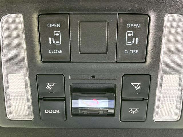 【両側パワースライドドア】スマートキーや運転席のスイッチで後席両側スライドドアの開閉が可能♪電動だから力を入れてドアを開ける必要が無く、小さなお子様でも簡単に開け閉めでき快適です♪