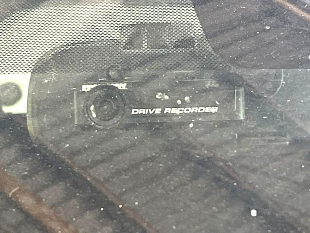 【ドライブレコーダー】ドライブレコーダー装備!走行中はもちろん、あおり運転や事故に遭遇した際、映像で記録し、万一のリスクに備えます。※記録用SDカードはお客様ご自身でご準備いただく必要があります。