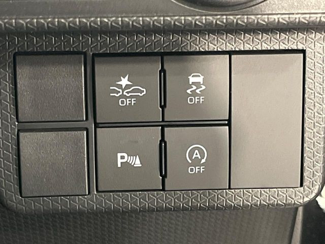 【クリアランスソナー】バンパーに付いたセンサーが障害物を検知!一定の距離に近づくとアラートで教えてくれます♪狭い駐車スペースや車庫入れ時も安心ですね☆