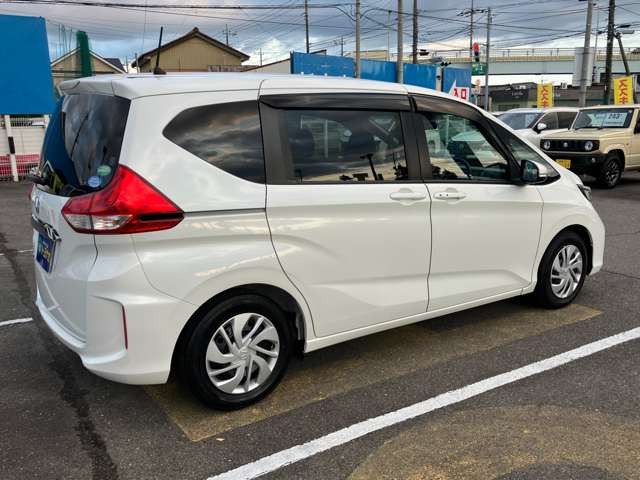 雹による凹みがありますが、その分価格がお買い求めやすくなっております。状態は担当営業までお申しつけ下さい。