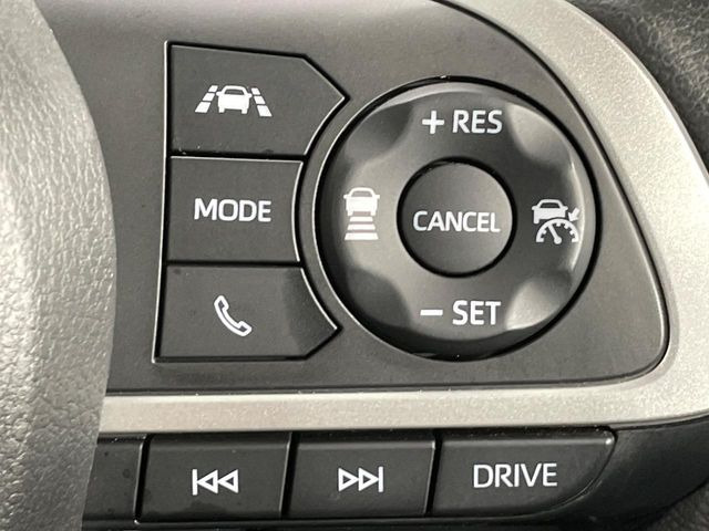 【レーダークルーズコントロール】高速道路での長距離走行が楽に!!自動で速度を保つクルーズコントロールが、衝突軽減システムと連携し、前方の車両を感知して車間を保つように速度調節してくれます!!