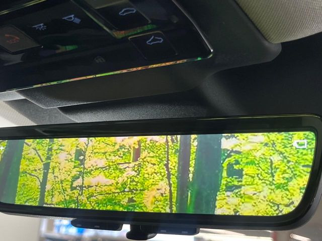 【デジタルインナーミラー】後席の大きな荷物や同乗者で後方が確認しづらい時でも安心!カメラが撮影した車両後方の映像をルームミラー内に表示。クリアな視界で状況の確認が可能です!