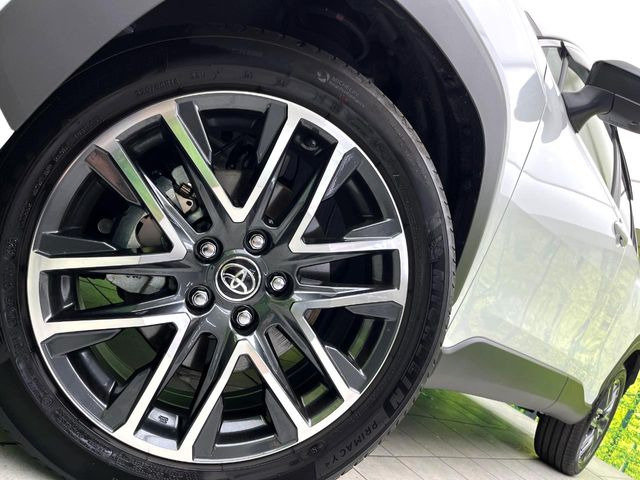 �y����18�C���`�A���~�z�C�[���z�O�ςɃ}�b�`���������A���~�z�C�[���𑕒����Ă���܂��B�e��ЊO�A���~�z�C�[����A�X�^�b�h���X�^�C�����戵�����Ă���܂��B���񂲑��k����������