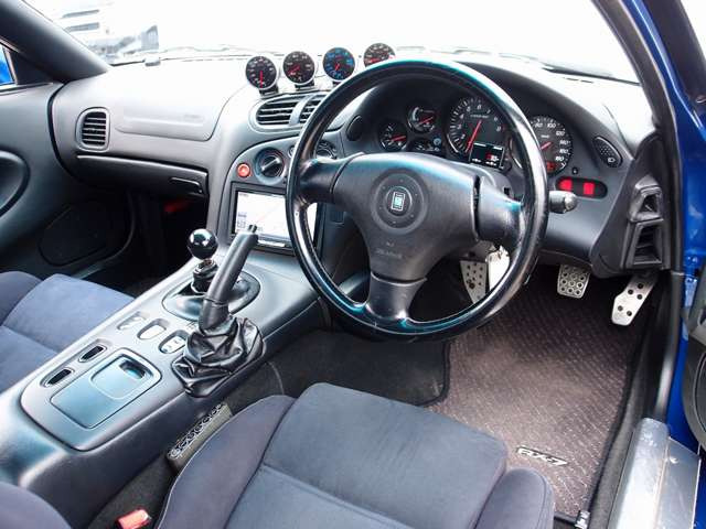 �������Y��Ƀ��[���N���[�j���O�ς݂ƂȂ�܂��B���΂��̌��ȏL����F���܂̏L����������܂���B����]�ɉ�����RECARO���Ȃǂ̃X�|�[�c�V�[�g�ɕύX���\�ł��B���C�y�ɂ����k�������܂�