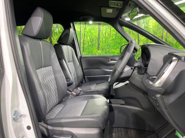 運転席シート廻りは使用感も少なく、良好な状態となっています。丁寧に使われていたことがよくわかりますね。