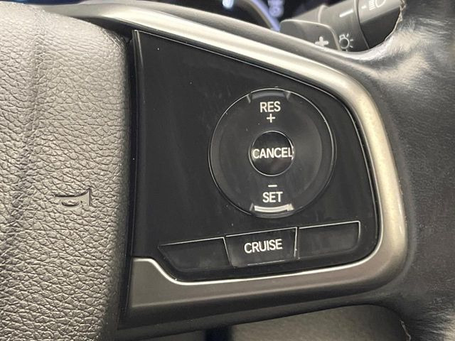 【クルーズコントロール】高速道路もラクラク走行。アクセルを離しても一定速度で走行ができ、長距離運転時の負担を軽減!加速・減速も簡単なスイッチ操作で調整できます。