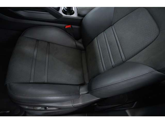 �J�C�G��GTS��SUV�̎��p�������˔�����V8�A500�n�͂𔭐�������G���W���𓋍ڂ��Ă��邱�Ƃ������ł��B