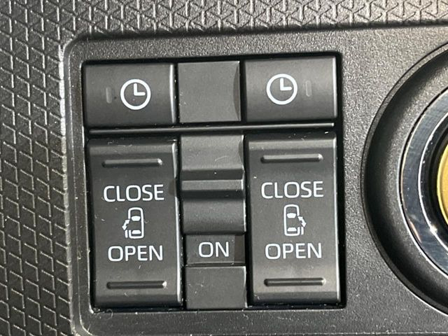 【両側パワースライドドア】スマートキーや運転席のスイッチで後席両側スライドドアの開閉が可能♪電動だから力を入れてドアを開ける必要が無く、小さなお子様でも簡単に開け閉めでき快適です♪