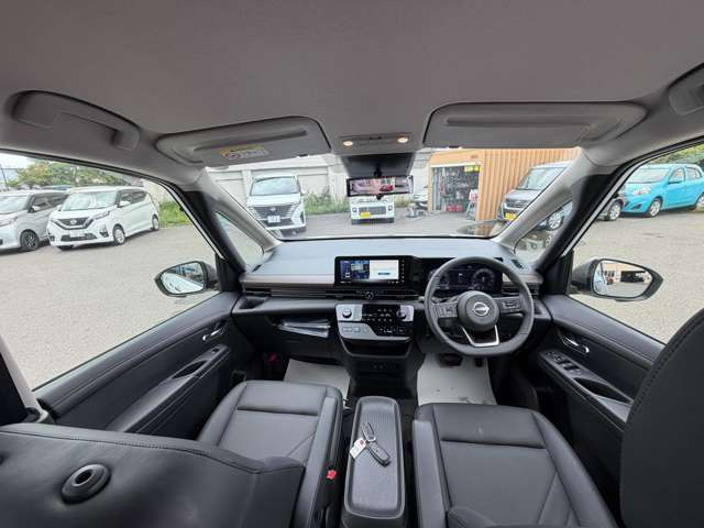 セレナ1.4 e-4ORCE AUTECH ライン NissanConnectインフォテインメントシステム 4WD