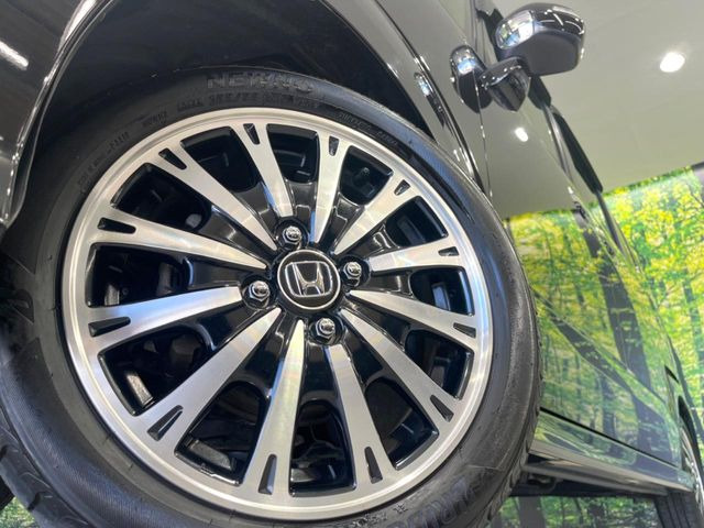 �y����15�C���`�A���~�z�C�[���z�O�ςɃ}�b�`���������A���~�z�C�[���𑕒����Ă���܂��B�e��ЊO�A���~�z�C�[����A�X�^�b�h���X�^�C�����戵�����Ă���܂��B���񂲑��k����������