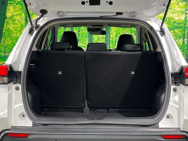 普段のお買い物や通勤、送迎等に十分な荷室スペースを確保しております。セカンドシートを倒すと、大きな荷物の積載も可能です♪
