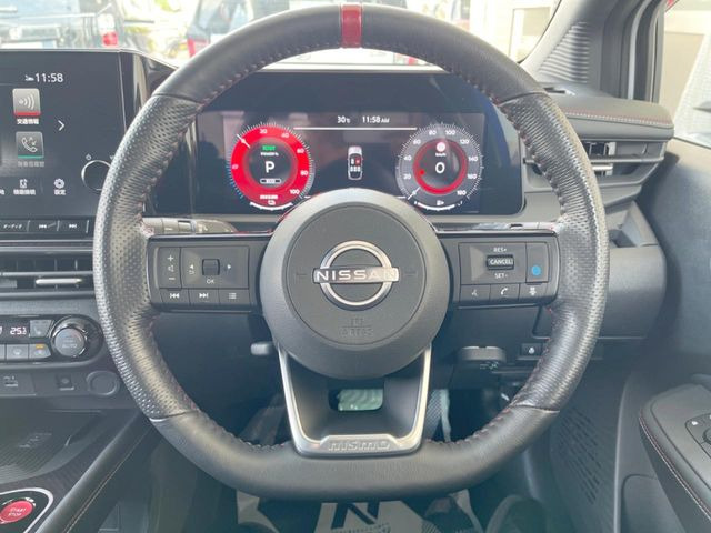 【ステアリングスイッチ】運転中、前方から目線をそらすことなく、オーディオ等の操作が可能な便利機能!安心&快適なドライブを演出してくれます♪
