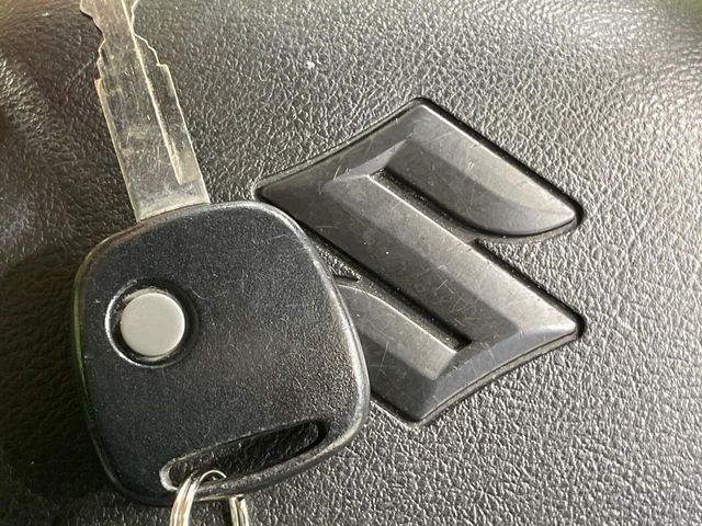 【キーレス】少し離れた場所からでもボタン一つでドアの開錠・施錠ができるのでとっても便利!ドアの鍵穴周りに傷をつけることもありません♪